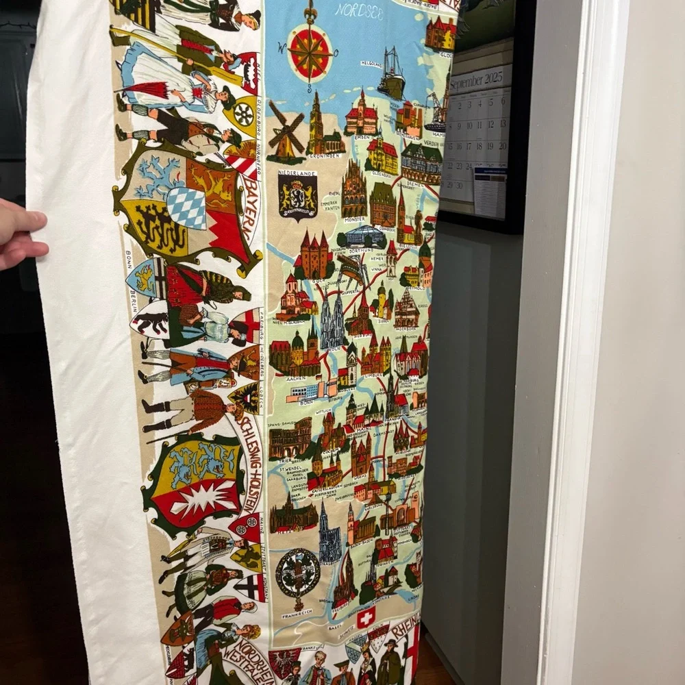 German Vintage Linen tablecloth EUC October fest dining tablecloth 60x46”